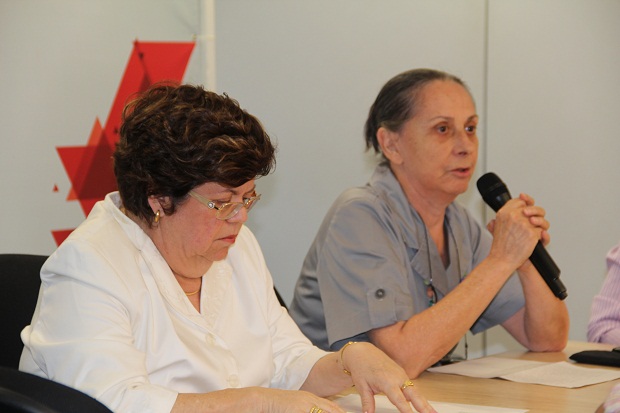 Secretária Ana Lúcia Gazzola e presidente da APPMG, Joana D'Arc, em entrevista nesta quarta. Foto: Geanine Nogueira/ACSSEE